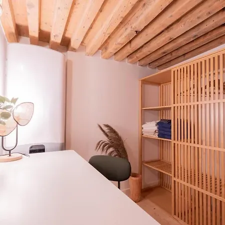 Le Royal - 1er - Mezzanine Croix Paquet ليون